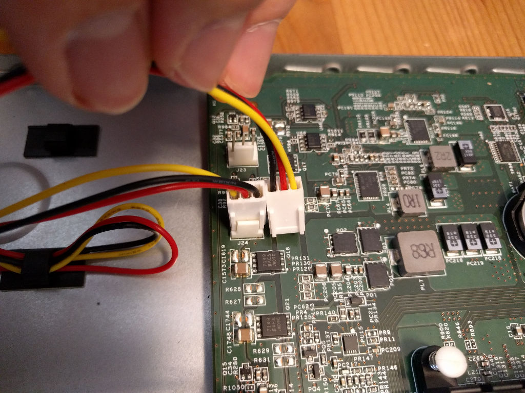 Nidec fan pin layout on left versus Sunon pin layout on right